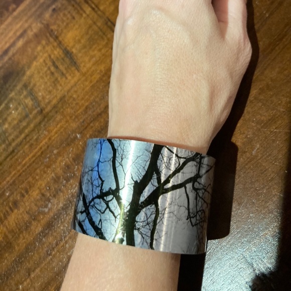 Beautiful cuff bracelet with tree design - Picture 4 of 7